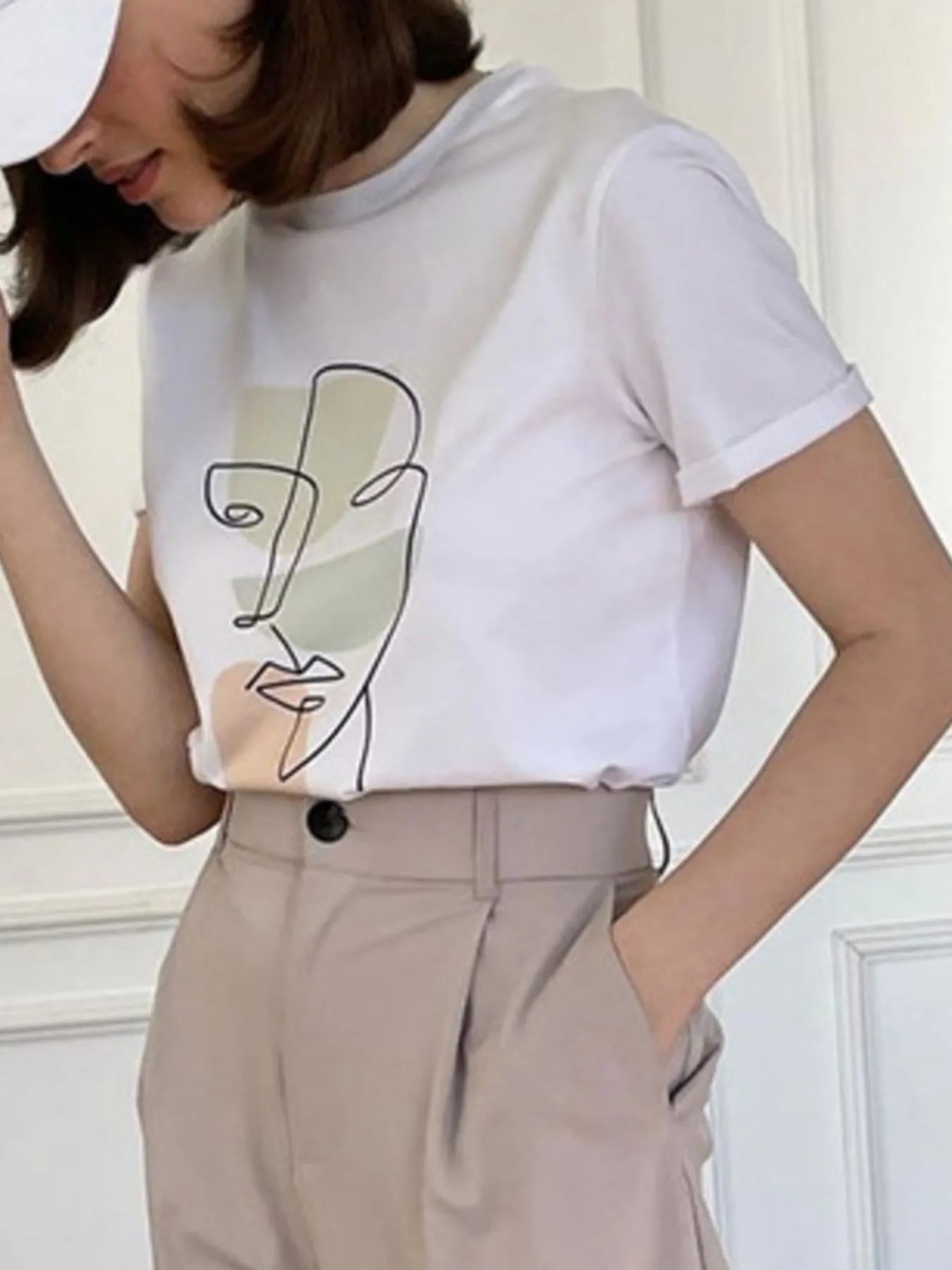 Abstract Face Graphic Casual Round Neck T-Shirt - Lookzlike