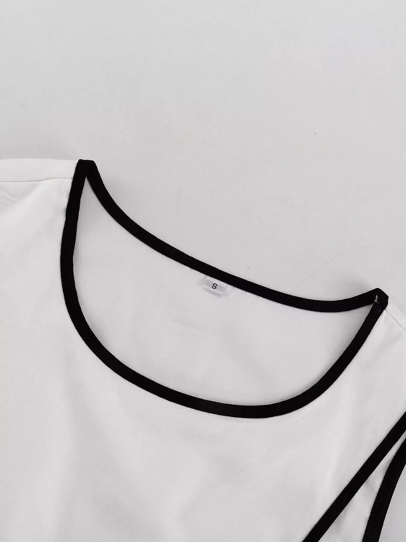 Contrast Trim Sleeveless Top and Wide-Leg Pants Set designed for comfort and style at Lookzlike
