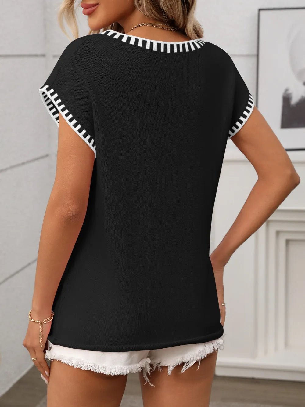Contrast Trim V-Neck Short Sleeve Knit Top - Lookzlike