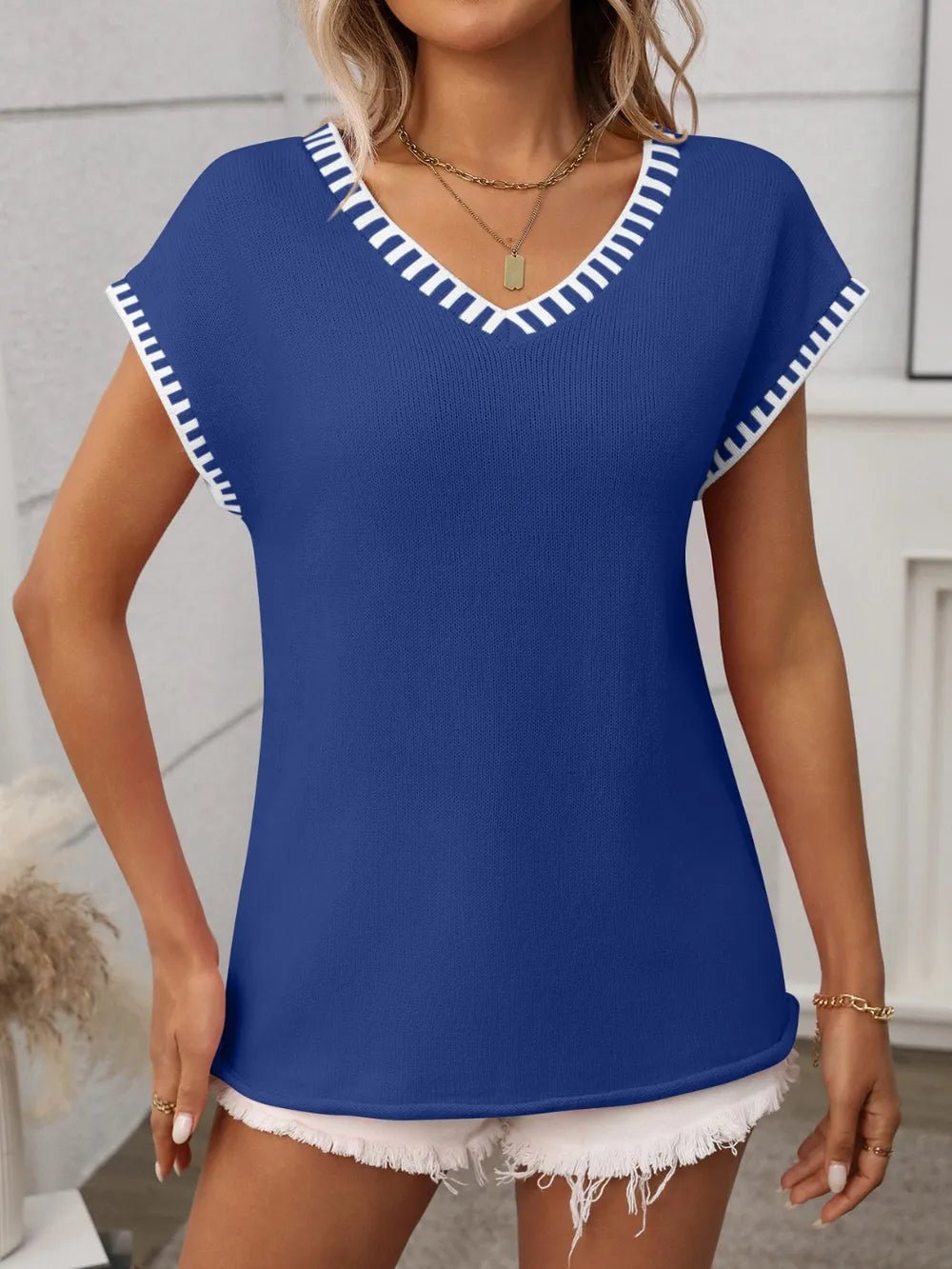 Contrast Trim V-Neck Short Sleeve Knit Top - Lookzlike