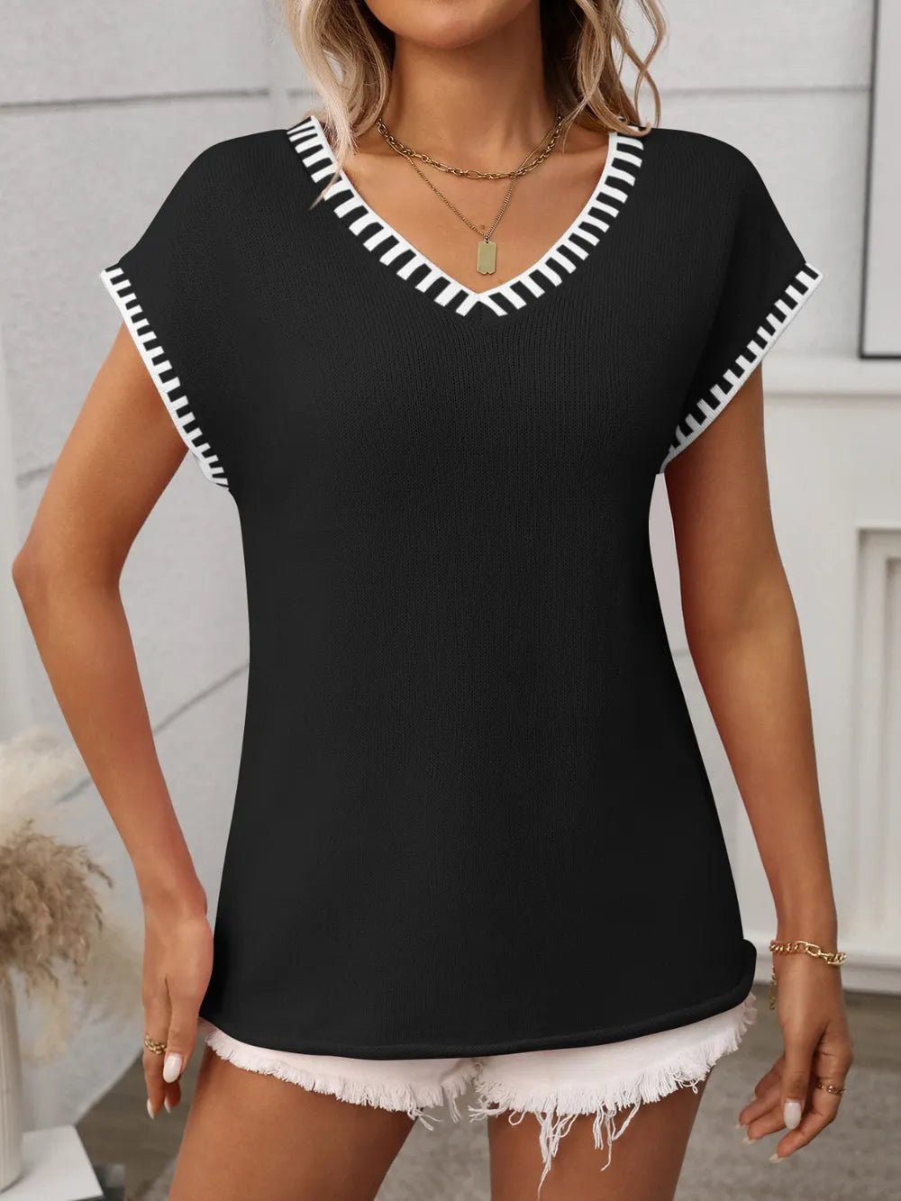 Contrast Trim V-Neck Short Sleeve Knit Top - Lookzlike