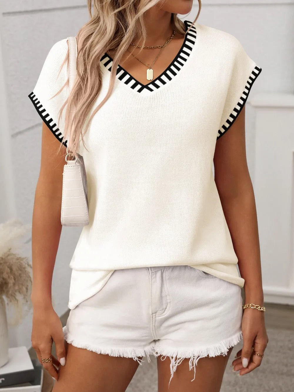 Contrast Trim V-Neck Short Sleeve Knit Top - Lookzlike