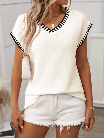 Contrast Trim V-Neck Short Sleeve Knit Top - Lookzlike