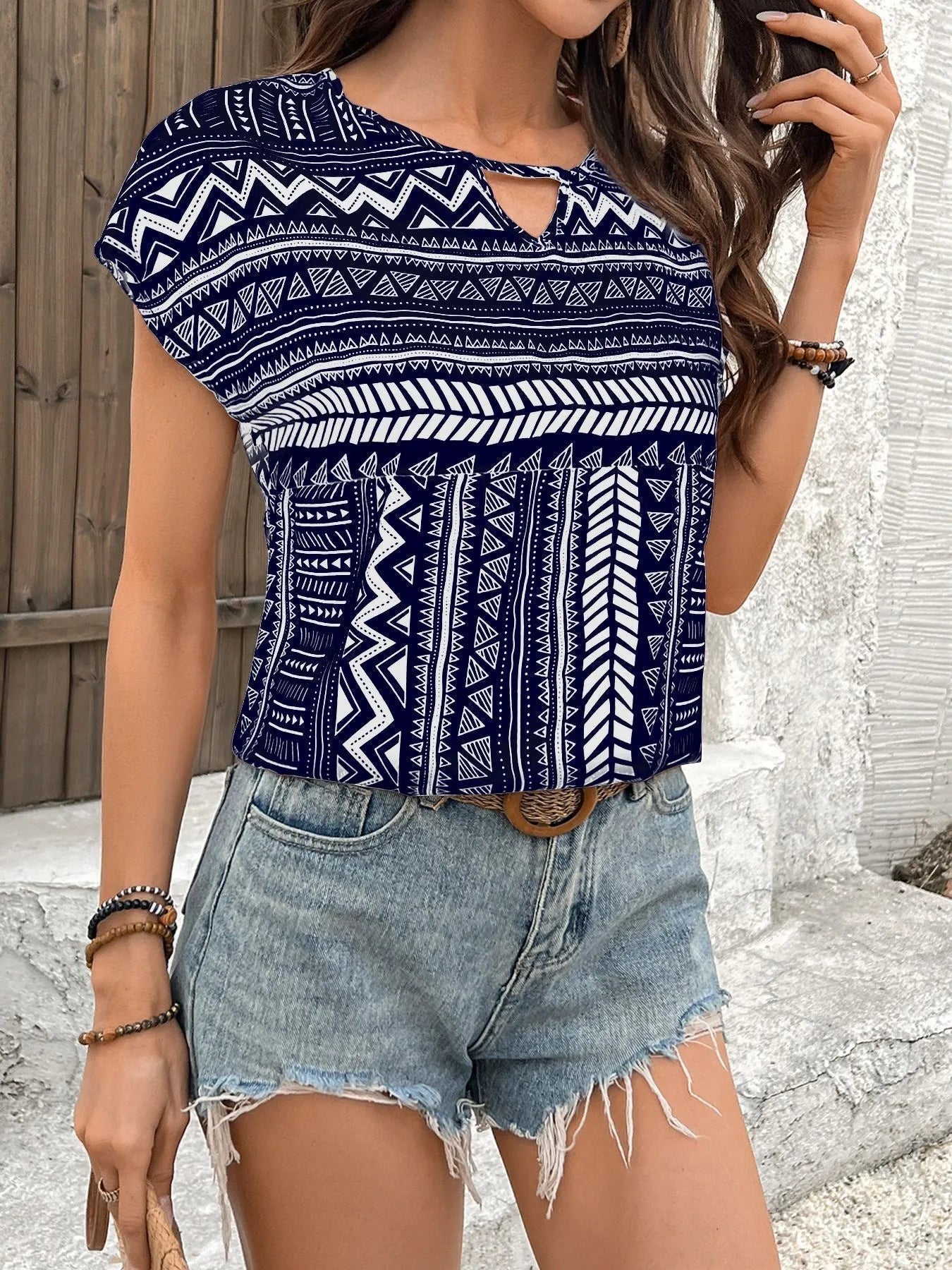 Geometric Print Short Sleeve Blouse - Lookzlike
