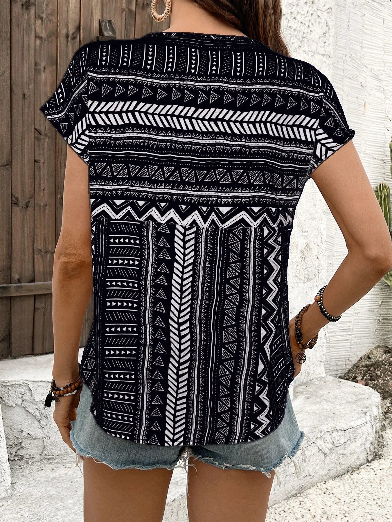Geometric Print Short Sleeve Blouse - Lookzlike
