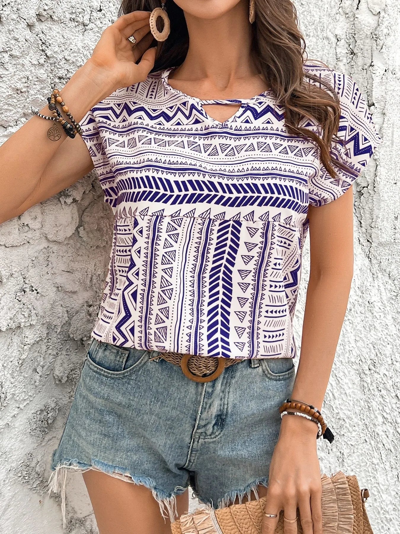 Geometric Print Short Sleeve Blouse - Lookzlike