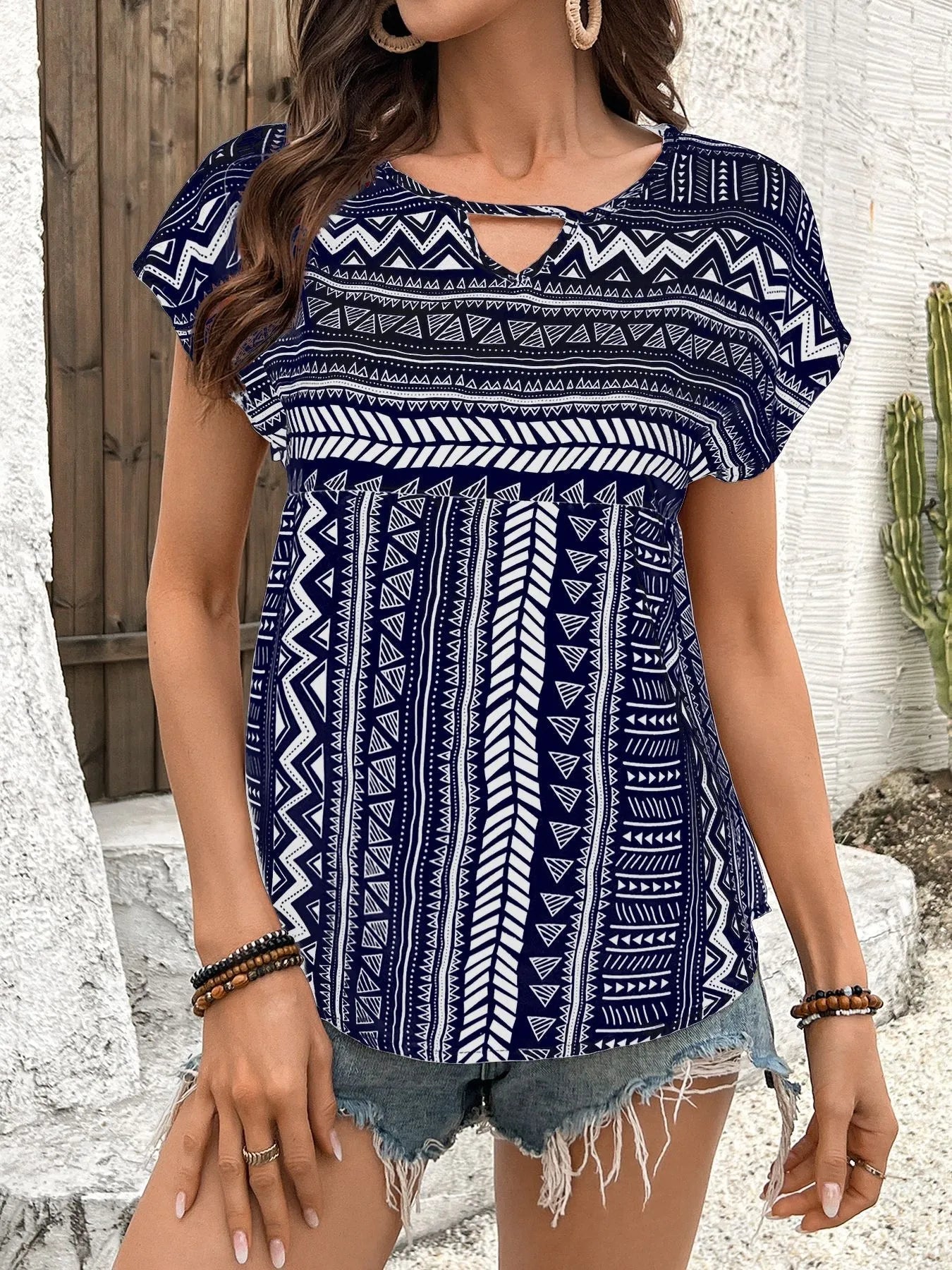 Geometric Print Short Sleeve Blouse - Lookzlike