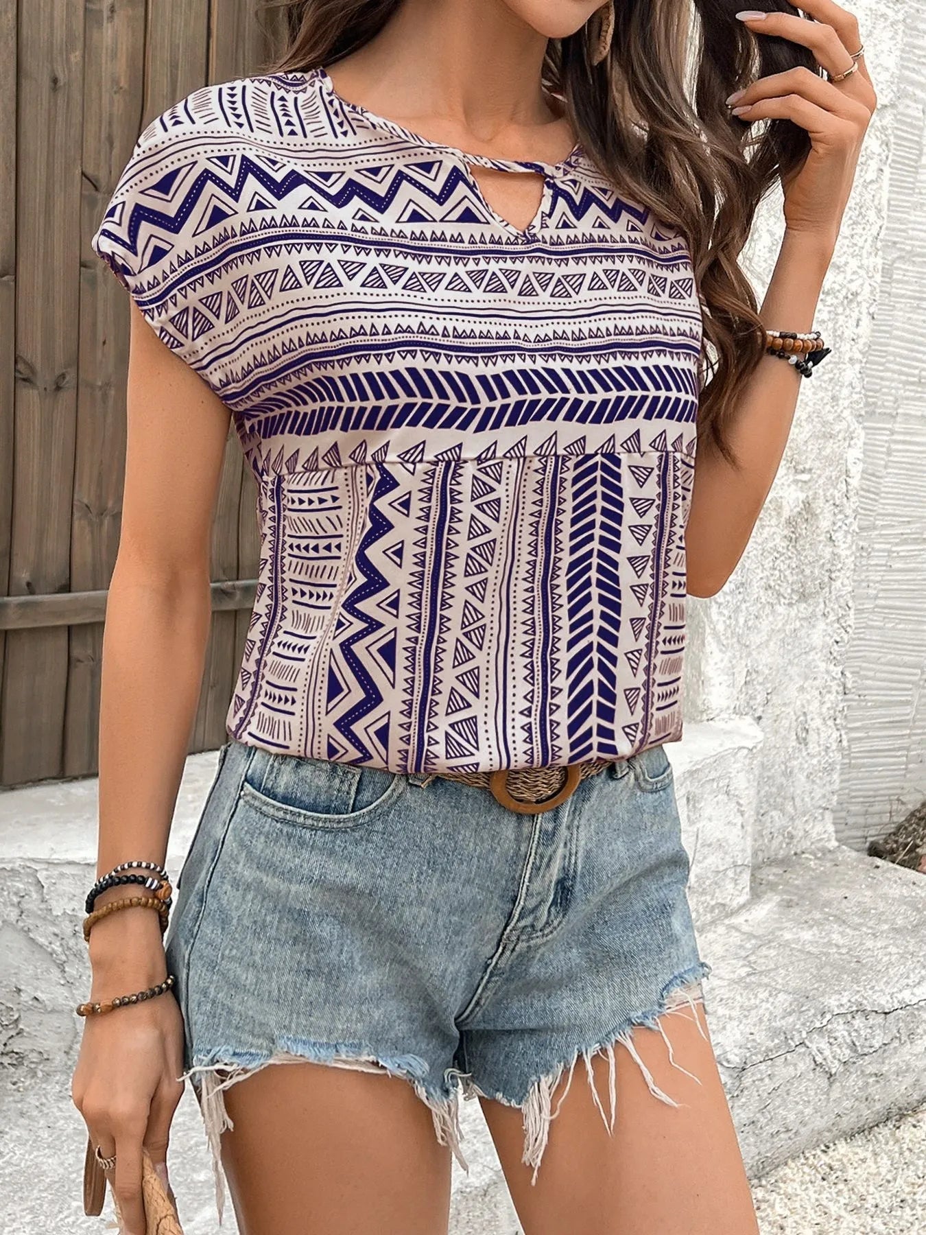 Geometric Print Short Sleeve Blouse - Lookzlike