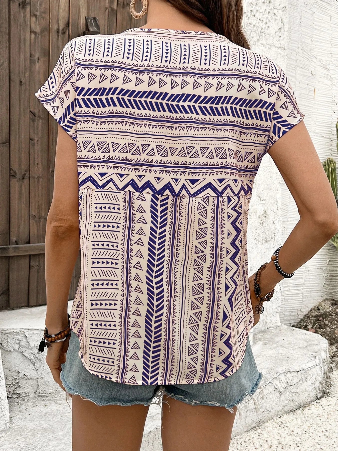 Geometric Print Short Sleeve Blouse - Lookzlike