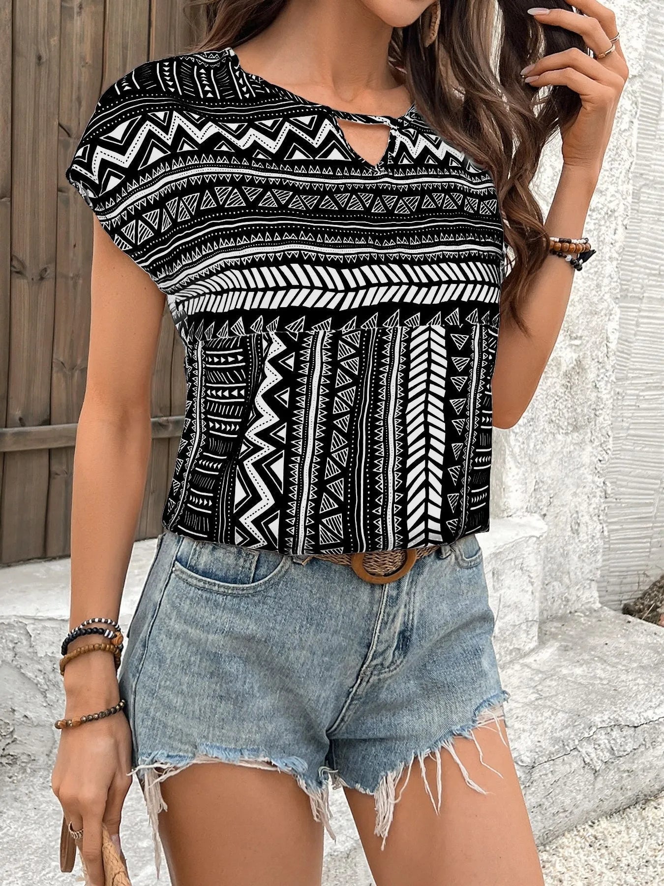 Geometric Print Short Sleeve Blouse - Lookzlike
