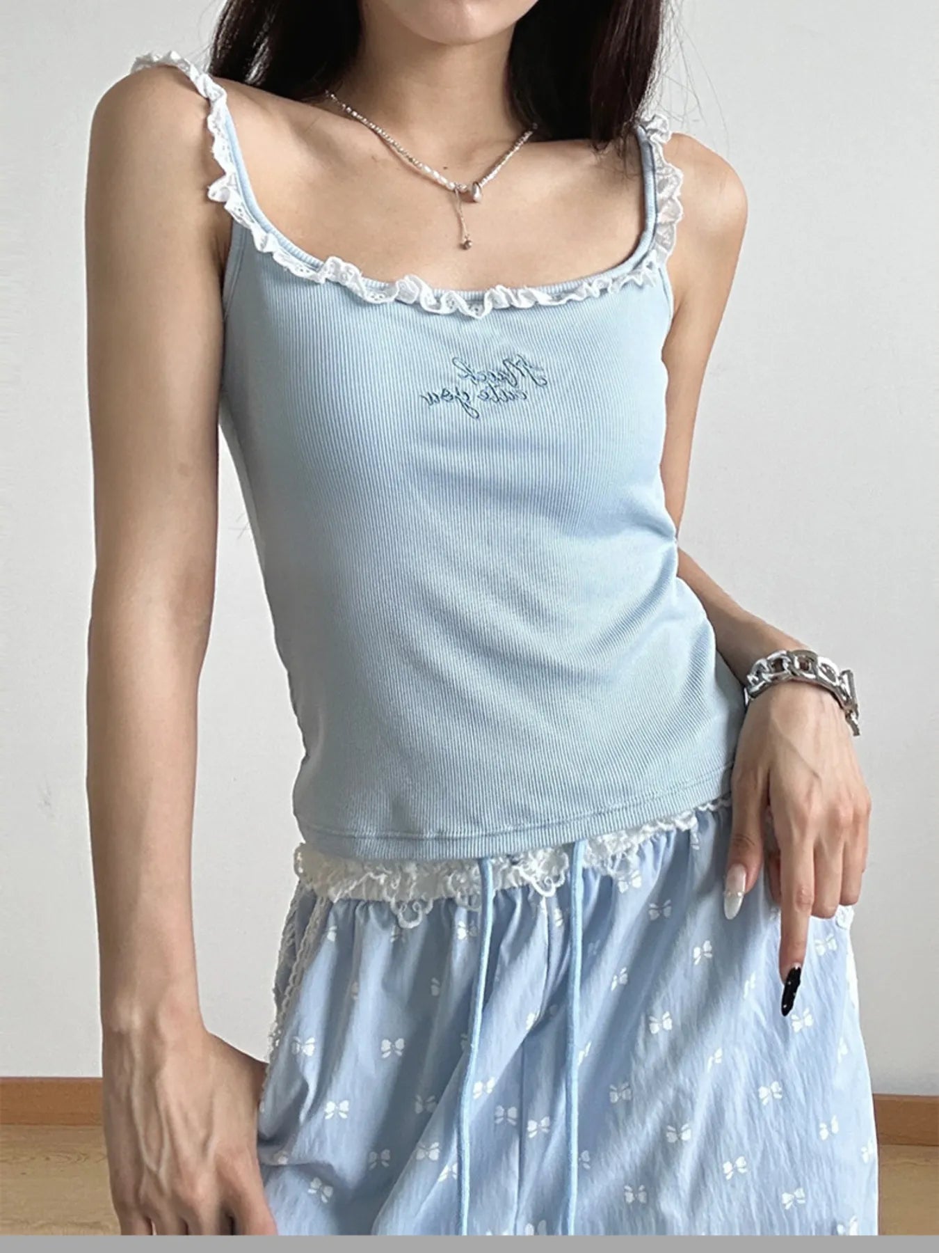 Lace Detail Scoop Neck Cami - Lookzlike