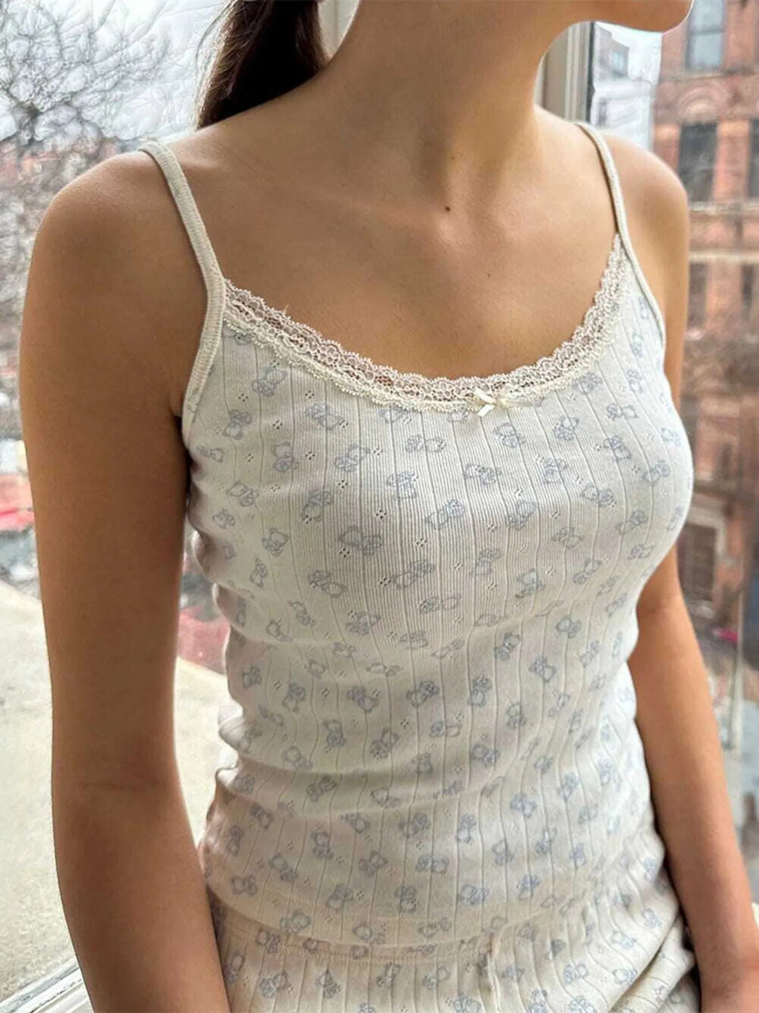 Lace Detail Scoop Neck Cami - Lookzlike