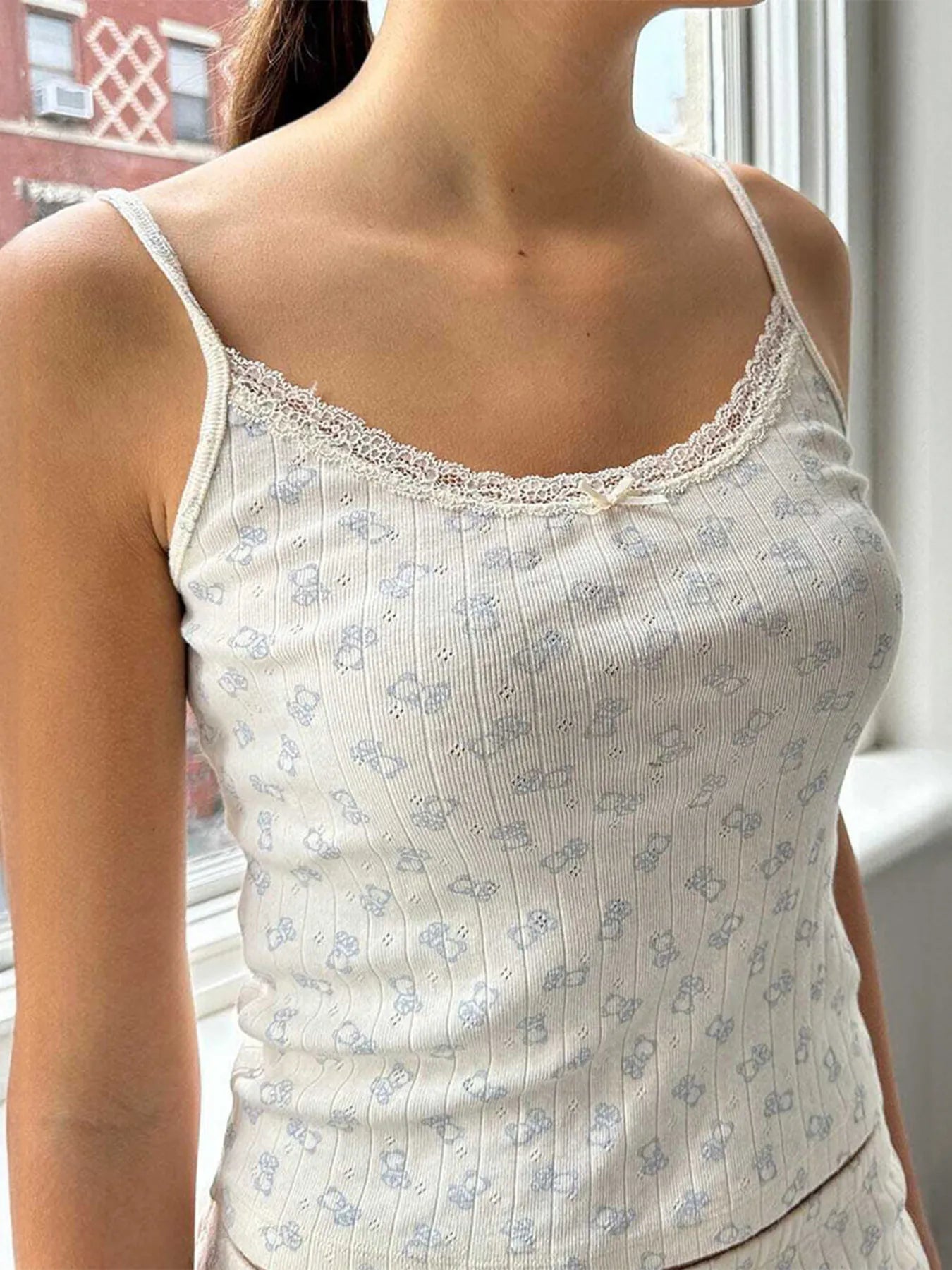 Lace Detail Scoop Neck Cami - Lookzlike