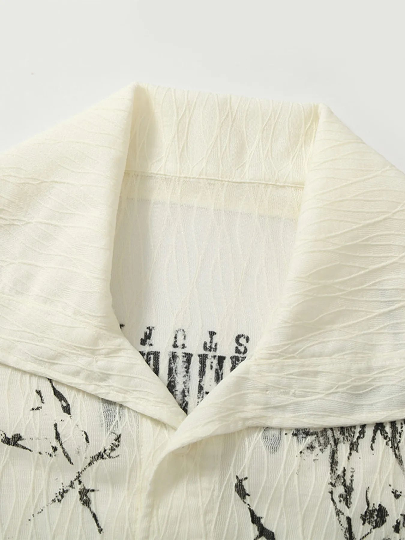 Men's Abstract Print Button-Up Shirt - Lookzlike