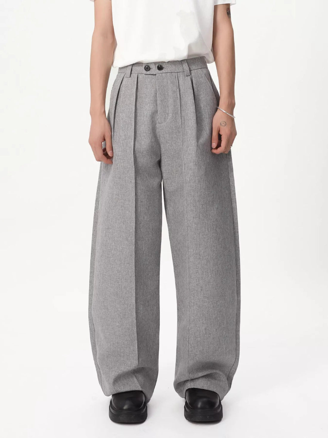Men's Wide-Leg Pleated Pants designed for comfort and style at Lookzlike