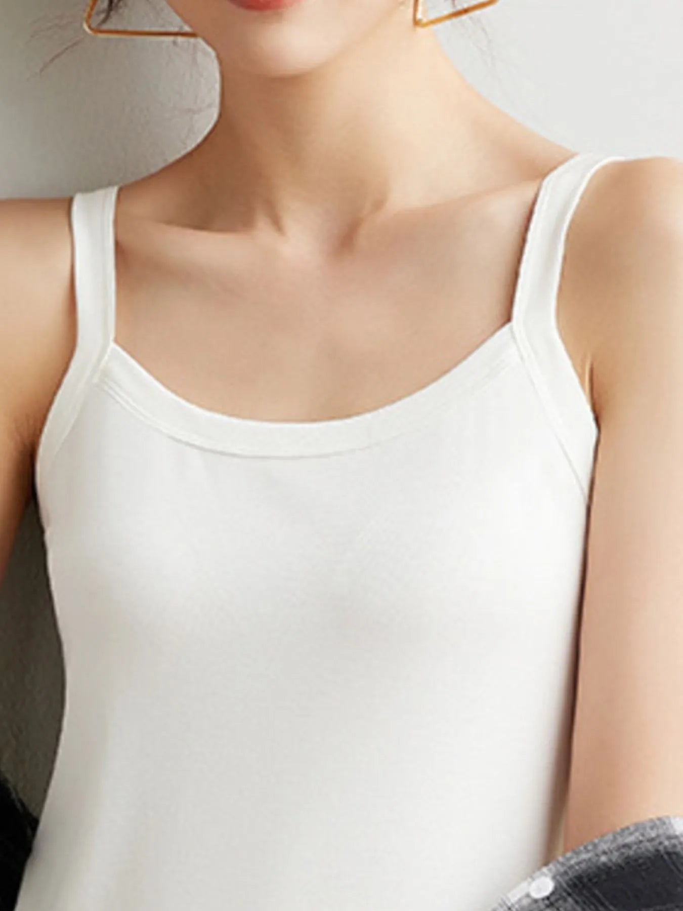 Plus Size Scoop Neck Tank Top - Lookzlike