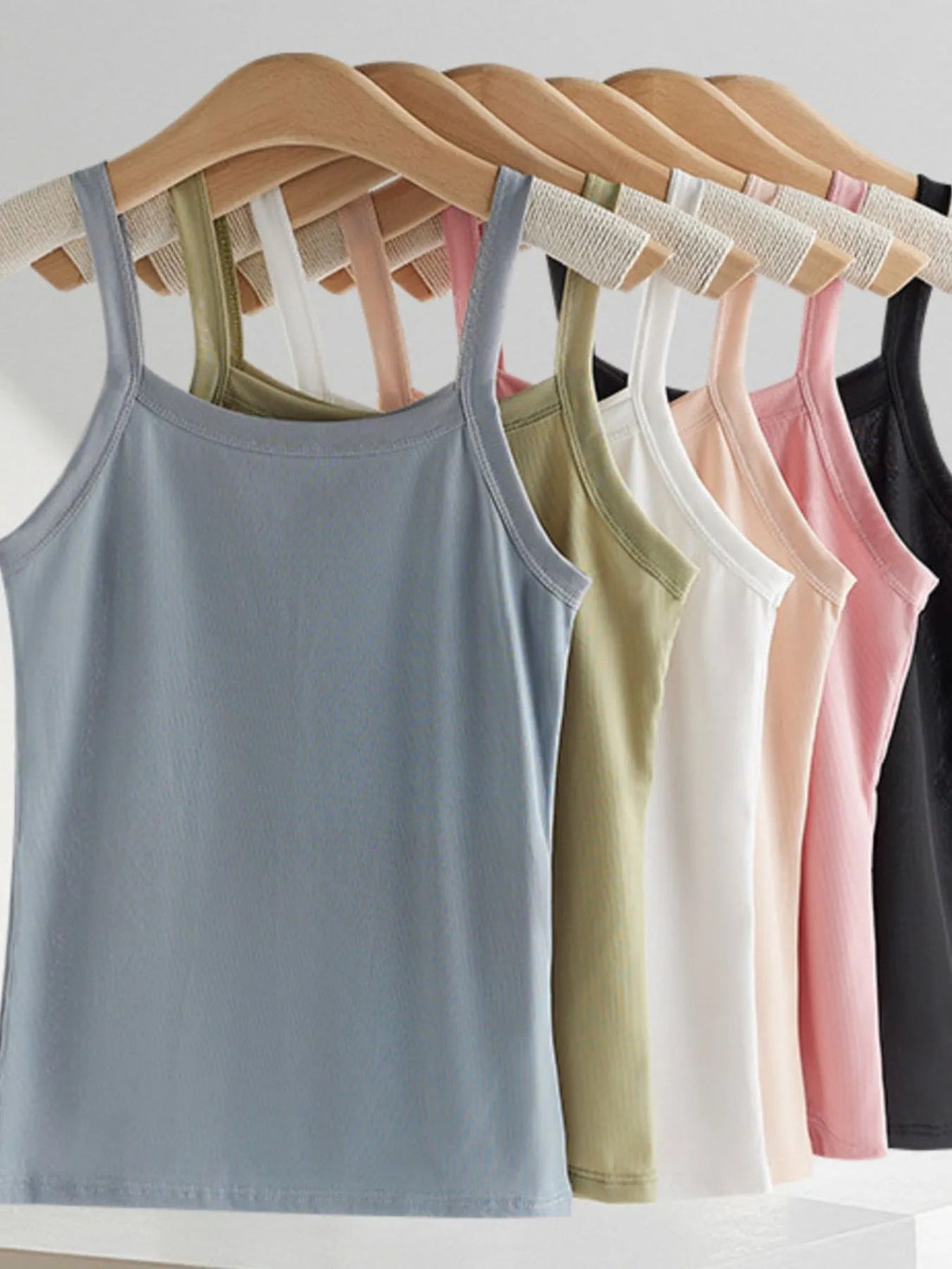Plus Size Scoop Neck Tank Top - Lookzlike